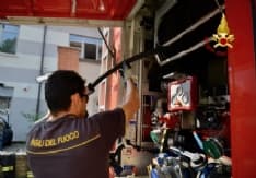 CHIVASSO - Incendio in un palazzo: evacuate 24 famiglie