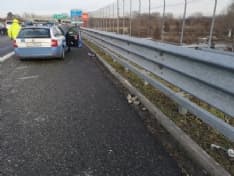 BORGARO - Sassi contro le auto dal campo nomadi: un'auto colpita