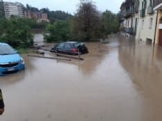 MALTEMPO IN CANAVESE - Paura a Ivrea e Banchette per la Dora: l'acqua allaga le prime case lungo le sponde - FOTO
