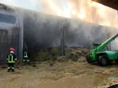 RIVAROLO CANAVESE - Incendio azienda agricola, ustionato il proprietario - FOTO e VIDEO