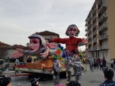 AGLIE' - Carluvà d'Ajè: sole, carri allegorici e tanta gente per il la giornata clou del Carnevale - FOTO e VIDEO