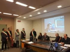 FERROVIA CANAVESANA - I sindaci protestano contro i disservizi: «Passeggeri sequestrati sui treni»