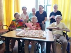 VIVERONE - Nonna Maria batte il covid e compie 104 anni alla Rsa Casa Albert