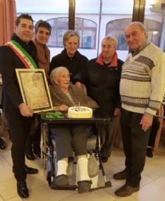 OZEGNA - Il paese in festa per la «sua» nonnina: Olga ha 107 anni