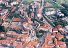 CASTELLAMONTE - Vandali in azione: pane gettato in strada