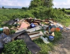 FAVRIA - Maiale taggato, discarica ripulita dal Comune - FOTO