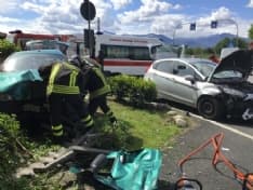 OZEGNA - Violento scontro sulla provinciale: due feriti trasportati in ospedale - FOTO E VIDEO