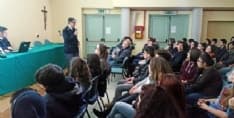 CASTELLAMONTE - Contro il bullismo la Polizia a lezione al liceo