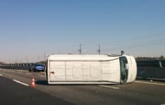 AUTOSTRADA A4 - Si ribalta con il furgone: ferito un ragazzo