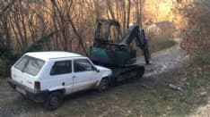 ALICE SUPERIORE - Va a fuoco escavatore: pronto intervento dei vigili del fuoco