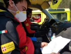 VALLE SOANA - I volontari del soccorso alpino portano mascherine e medicinali ai cittadini