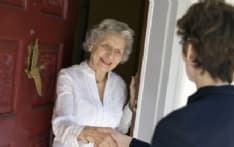 CUORGNE' - Finto vigile urbano truffa gli anziani: ennesima banda in azione in Canavese