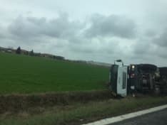 FELETTO - Incidente sulla Sp460. Un autoarticolato si è ribaltato a lato della strada