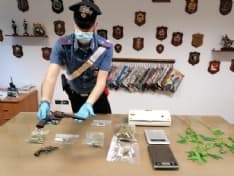 CANISCHIO - Spaccio di droga, italiano 45enne arrestato dai carabinieri dopo la segnalazione di alcuni residenti - VIDEO