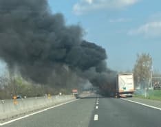 MAPPANO - Camion prende fuoco durante la marcia sulla tangenziale
