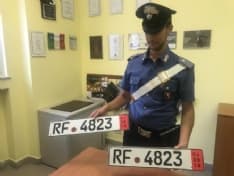 CHIVASSO - Vende auto con targhe farlocche: rivenditore nei guai