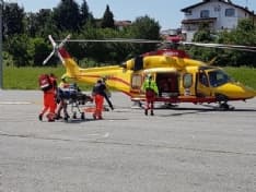 CUORGNE' - Precipita nella scarpata mentre pota una pianta: grave un uomo trasportato al Cto