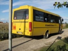 CANAVESE - Il bimbo innamorato si fa portare dallo scuolabus a casa della fidanzatina