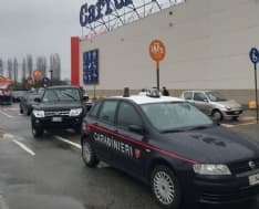 BUROLO - Tragedia al Carrefour: ragazza di 25 anni si taglia la gola con una scatoletta e muore