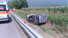 AUTOSTRADA A5 - Brutto incidente stradale: auto ribaltata - FOTO