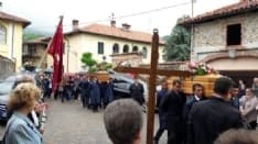 CASTELLAMONTE - In mille hanno dato l'estremo saluto alla dottoressa Rovetto e al marito