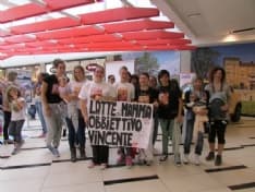 RIVAROLO - Il flash mob delle mamme al Gigante - VIDEO