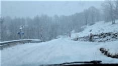 CANAVESE SOTTO LA NEVE - Anche in pianura strade e tetti imbiancati: resta l'allerta meteo per tutta la giornata - FOTO