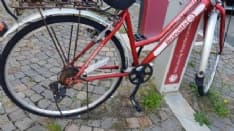 RIVAROLO - Vandali scatenati in via Carisia: sfasciate le biciclette del bike sharing - FOTO