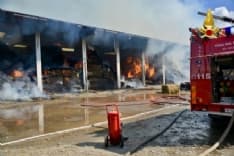 MAPPANO-BORGARO - Rogo in cascina: vigili del fuoco ancora al lavoro