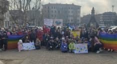 CUORGNE' - Guerra in Ucraina, alunni e insegnanti de La Clochette in piazza per la pace - FOTO