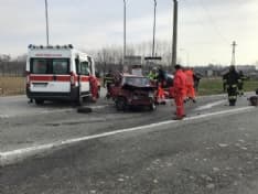 SAN GIORGIO CANAVESE - Grave incidente stradale: tre auto distrutte, due feriti - FOTO E VIDEO