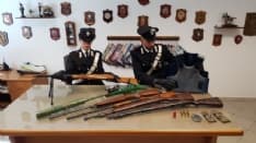 LEINI-FRONT CANAVESE - Fucili con puntatore laser, giubbotti antiproiettili e munizioni: due arresti