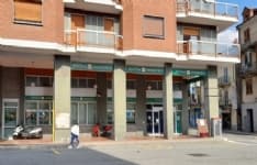 CUORGNE' - Bimbo di due anni resta bloccato nel locale bancomat: i carabinieri e la mamma riescono a farlo uscire