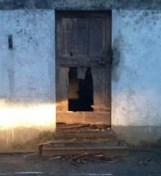 OGLIANICO - Guerra tra coscritti, sfondata la porta del campanile