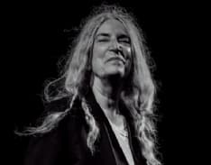 MUSICA – Patti Smith, la «sacerdotessa» in Italia