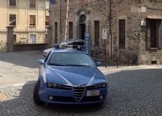 IVREA - Tre etti di marijuana nascosti nel sottofondo del bagagliaio: due ragazzi di 23 e 25 anni arrestati dalla polizia stradale