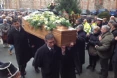 CASTELLAMONTE - In 500 per l'addio al vigile urbano Goffi