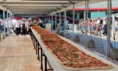 RIVAROLO CANAVESE - Missione compiuta: Rivarolo nel Guinness dei primati con la maxi pizza in pala