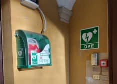 VALPERGA - Paese cardioprotetto: installati defibrillatori in Municipio e a scuola
