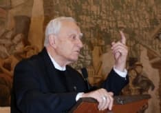 IVREA - Insulti sui social a monsignor Bettazzi dopo la lettera sui profughi inviata al premier Conte