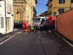 TRAGEDIA A VOLPIANO - Ciclista travolto e ucciso in pieno centro da un camion - FOTO E VIDEO