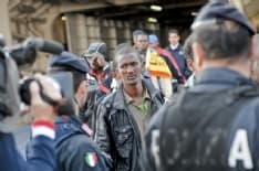 CASTELLAMONTE - Cittadini bloccano l'arrivo di altri profughi