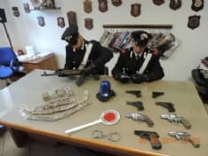 CANAVESE - Carabinieri sequestrano un arsenale a Leinì