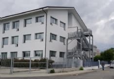 RIVAROLO CANAVESE - Crollano calcinacci dal soffitto della scuola media Gozzano: è la seconda volta in un anno e mezzo