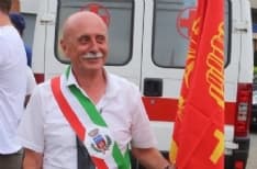 FAVRIA - Sindaco Ferrino con bandiera rossa: questione di sport?