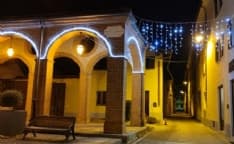 RIVAROLO - Il Natale che non passa mai... «In centro ci sono ancora le luminarie natalizie» - FOTO