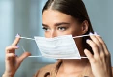 CORONAVIRUS - «Mascherine tossiche distribuite dalla Regione». Ma è una bufala: scattano le denunce