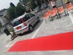 CASTELLAMONTE - Posta sui social la foto dell'auto in divieto, assessore alla gentilezza evita la multa al nonnino «sbadato»