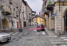 CUORGNÈ - Volano le tegole dai tetti, chiusa via Parigi