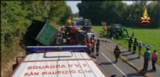 SAN FRANCESCO - Trattore si ribalta durante una manovra - FOTO